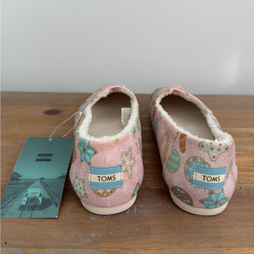 Toms Pink Sugar Cookie Print Slip-Ons Sz 9 NWT - Picture 3 of 5